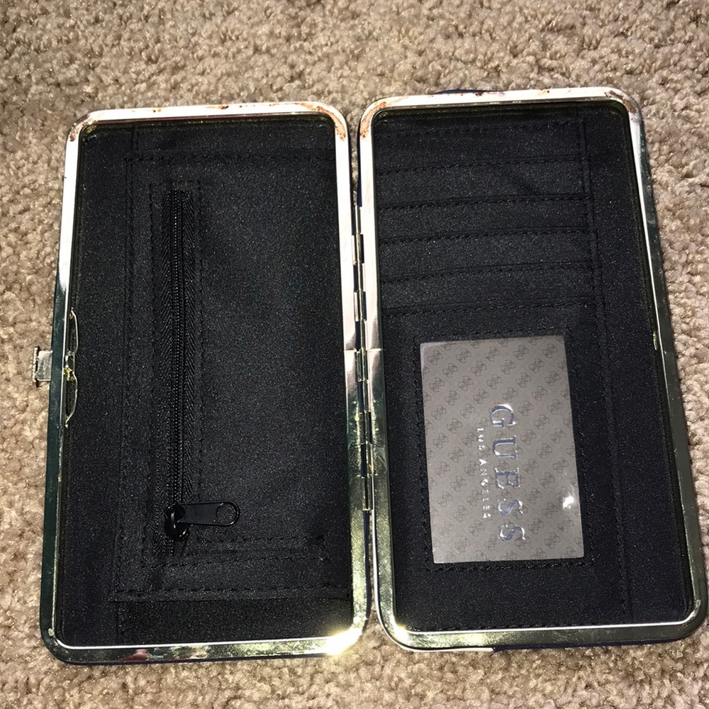 Guess Wallet - Picture 3 of 3